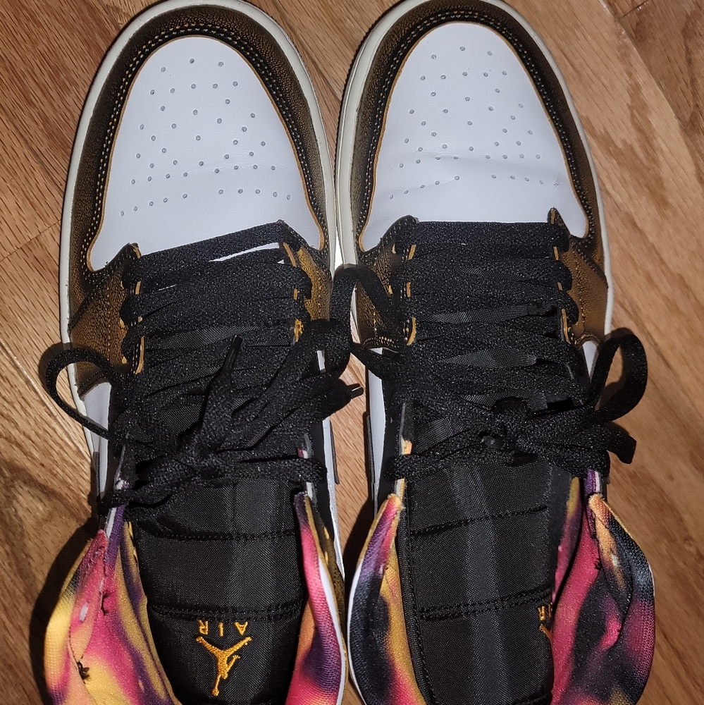 Authentic Jordan 1's Unisex Size: 12 W or 10.5 M - Picture 5 of 6